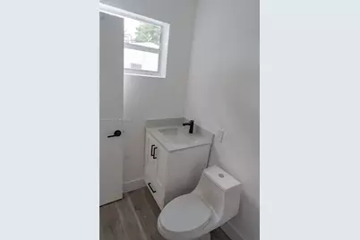 2600 NW 108th St, Miami, FL 33167 - Photo 33