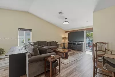 12640 SW 7th Pl, Davie, FL 33325 - Photo 15