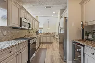 12640 SW 7th Pl, Davie, FL 33325 - Photo 7