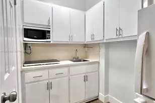 611 W 50th Pl, Hialeah, FL 33012 - Photo 5