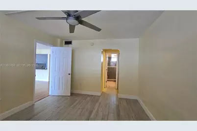 3000 Marcos Dr #P304, Aventura, FL 33160 - Photo 5
