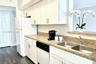 100 SW 117th Terrace, Pembroke Pines, FL 33025 - Photo 7