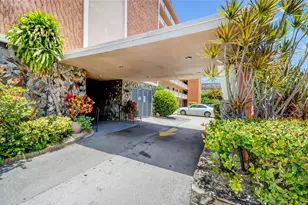 301 NE 14th Ave, Hallandale Beach, FL 33009 - Photo 13