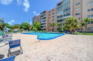 301 NE 14th Ave, Hallandale Beach, FL 33009 - Photo 13