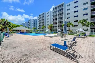 301 NE 14th Ave, Hallandale Beach, FL 33009 - Photo 15