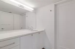 555 NE 34th St, Miami, FL 33137 - Photo 25