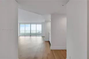 555 NE 34th St, Miami, FL 33137 - Photo 3