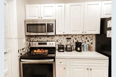 20 SE 12th St, Dania Beach, FL 33004 - Photo 11