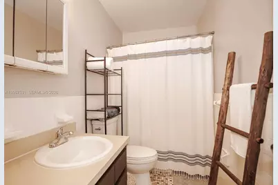 20 SE 12th St, Dania Beach, FL 33004 - Photo 17
