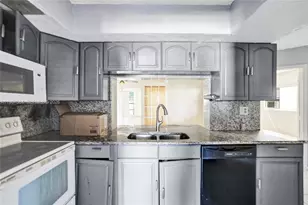 4966 NW 39th St, Lauderdale Lakes, FL 33319 - Photo 11