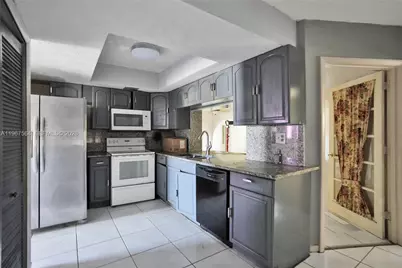 4966 NW 39th St, Lauderdale Lakes, FL 33319 - Photo 13