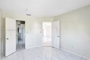 4966 NW 39th St, Lauderdale Lakes, FL 33319 - Photo 17