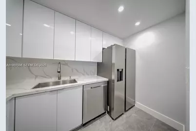 2899 Collins Ave #1203, Miami Beach, FL 33140 - Photo 9