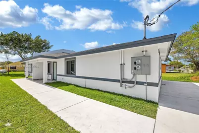 673 NW 14, Florida City, FL 33034 - Photo 3