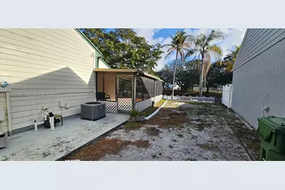 1251 SW 84th Ter, Pembroke Pines, FL 33025 - Photo 13