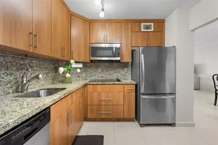 300 Bayview Dr, Sunny Isles Beach, FL 33160 - Photo 17