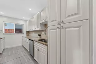 1919 NW 38th St, Oakland Park, FL 33309 - Photo 9