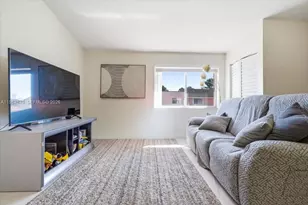 8027 Lake Dr, Doral, FL 33166 - Photo 7