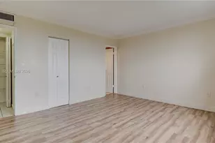 10155 NW 9th St Cir, Miami, FL 33172 - Photo 21