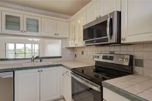 10155 NW 9th St Cir, Miami, FL 33172 - Photo 9