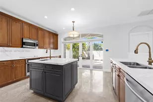 827 SE 2nd Ct, Fort Lauderdale, FL 33301 - Photo 11
