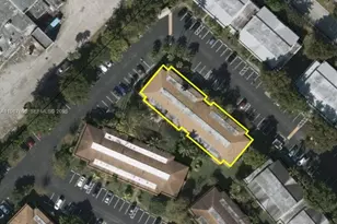 915 NE 199th St, Miami, FL 33179 - Photo 9