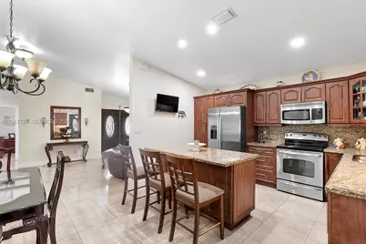 9326 NW 121st St #115, Hialeah Gardens, FL 33018 - Photo 17