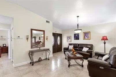 9326 NW 121st St #115, Hialeah Gardens, FL 33018 - Photo 5
