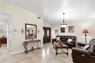 9326 NW 121st St, Hialeah Gardens, FL 33018 - Photo 5