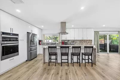 3211 Calle Largo Dr, Hollywood, FL 33021 - Photo 7