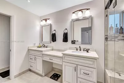 3211 Calle Largo Dr, Hollywood, FL 33021 - Photo 13