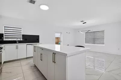 574 NW 98th St, Miami, FL 33150 - Photo 17