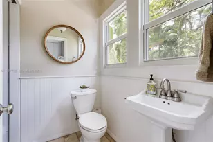 665 NE 120th St, Biscayne Park, FL 33161 - Photo 11