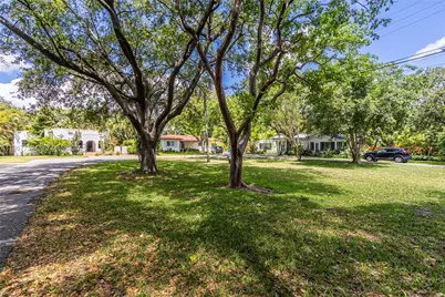 665 NE 120th St, Biscayne Park, FL 33161 - Photo 25