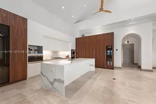 432 S Hibiscus Dr, Miami Beach, FL 33139 - Photo 13