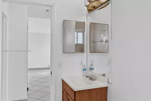 8859 NW 110th Ln, Hialeah Gardens, FL 33018 - Photo 29