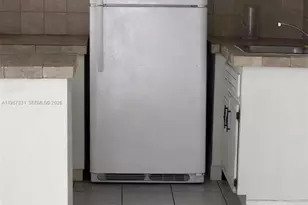 911 NW 22nd Pl, Miami, FL 33125 - Photo 5