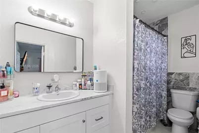 911 NW 22nd Pl, Miami, FL 33125 - Photo 7