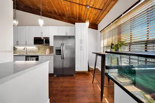 10341 Orange Ct, Pembroke Pines, FL 33026 - Photo 3