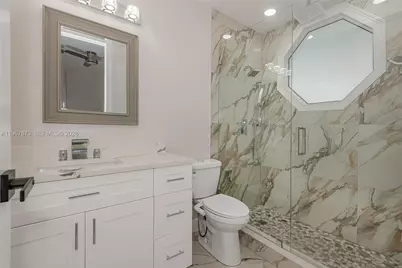 622 E Enclave Cir E, Pembroke Pines, FL 33027 - Photo 61