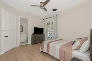 622 E Enclave Cir E, Pembroke Pines, FL 33027 - Photo 59