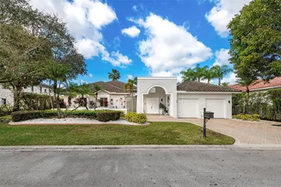 622 E Enclave Cir E, Pembroke Pines, FL 33027 - Photo 3