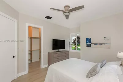 622 E Enclave Cir E, Pembroke Pines, FL 33027 - Photo 55