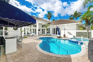 622 E Enclave Cir E, Pembroke Pines, FL 33027 - Photo 11