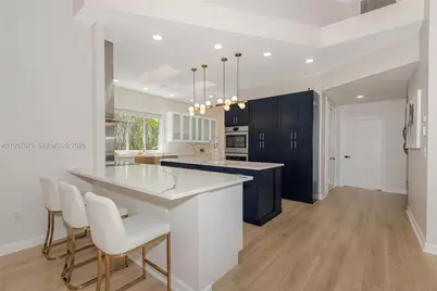 622 E Enclave Cir E, Pembroke Pines, FL 33027 - Photo 29