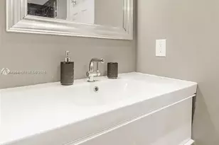 219 NE 14th Ave, Hallandale Beach, FL 33009 - Photo 7