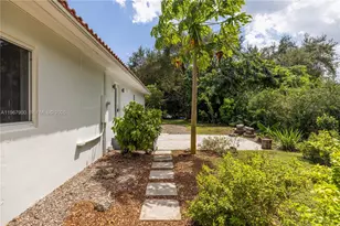 801 NE 118th St, Biscayne Park, FL 33161 - Photo 27