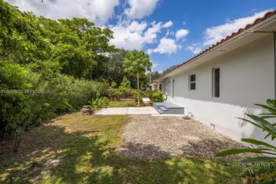 801 NE 118th St, Biscayne Park, FL 33161 - Photo 5