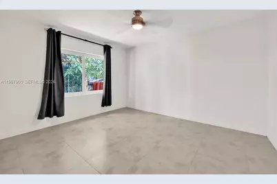 801 NE 118th St, Biscayne Park, FL 33161 - Photo 13