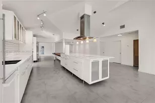 801 NE 118th St, Biscayne Park, FL 33161 - Photo 19